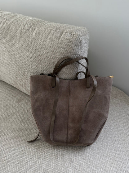 Le Grand Cy Taupe (Cuir Daim)