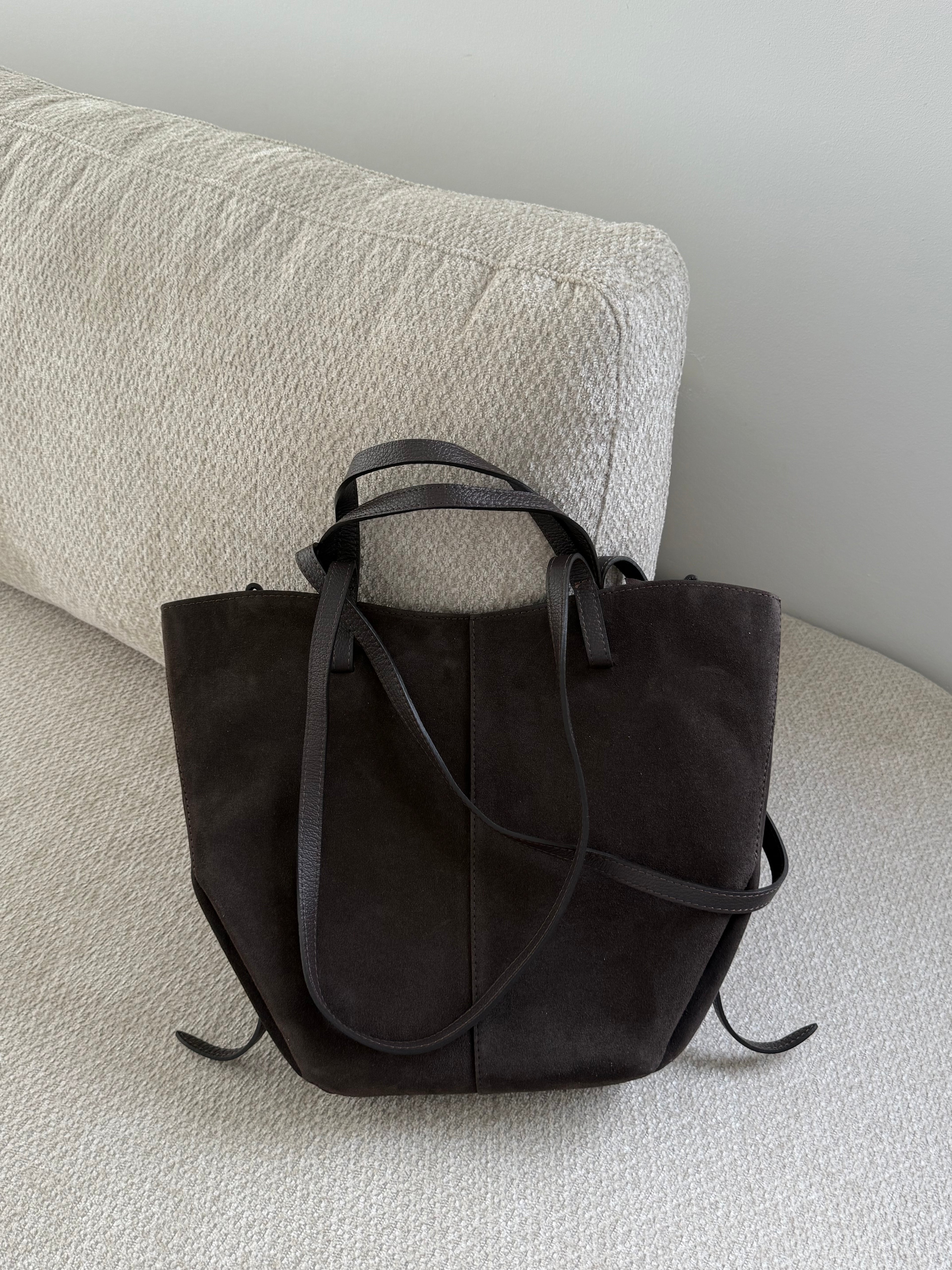 Le Grand Cy Marron Foncé (Cuir Daim)