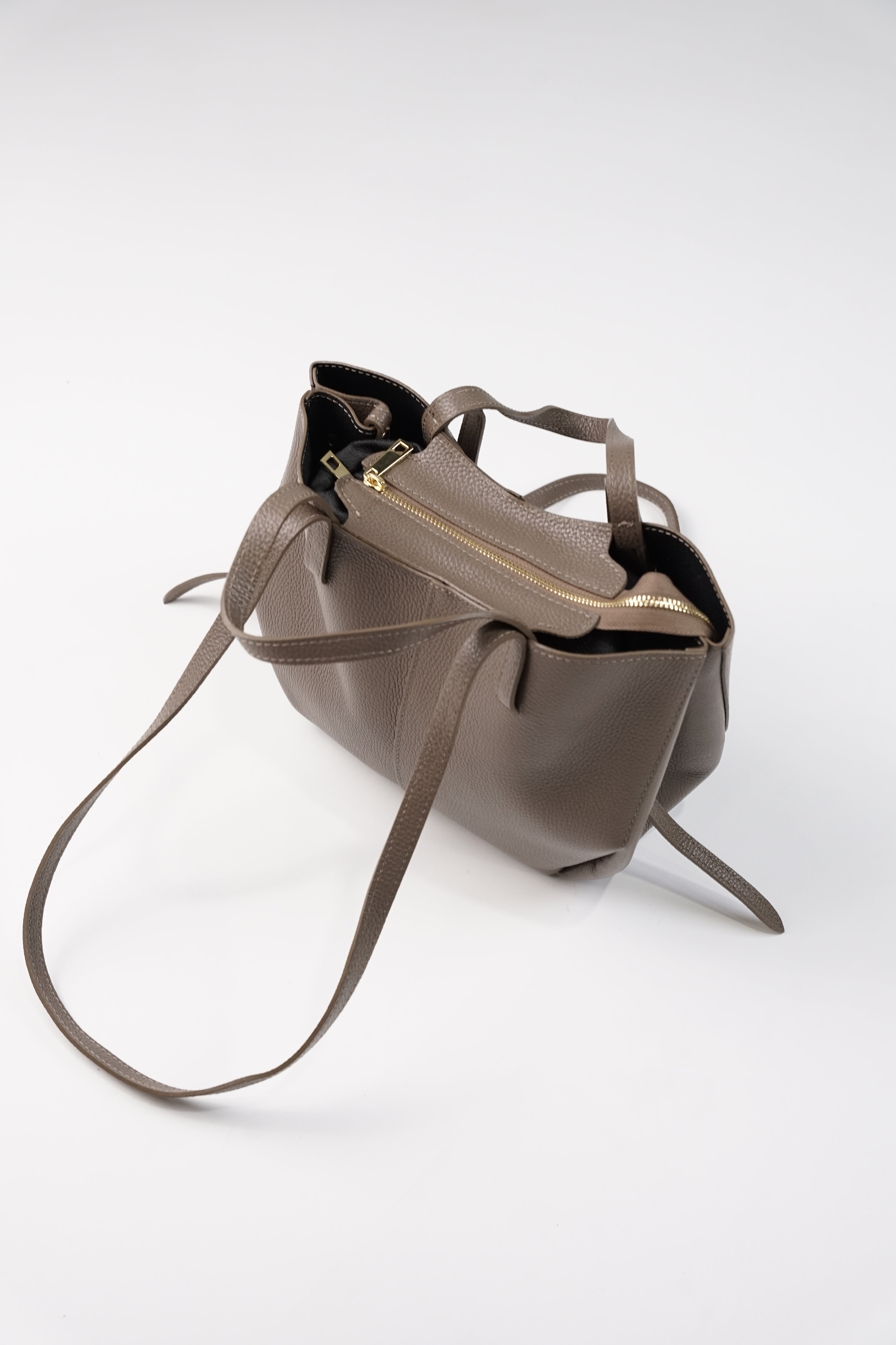 Le Grand Cy Taupe Foncé